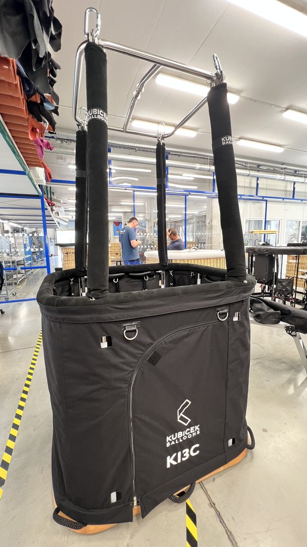 The lightweight Kubicek gondola for N878UP